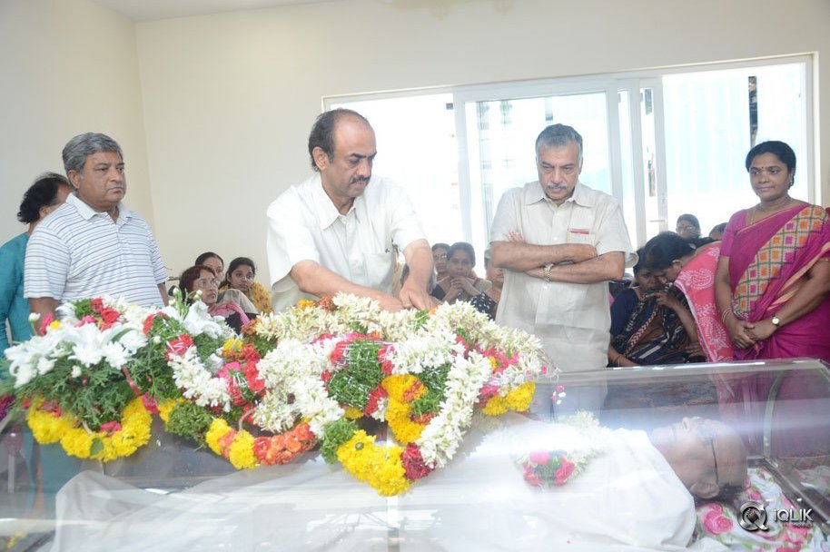 Celebs-Pay-Condolences-to-C-Narayana-Reddy